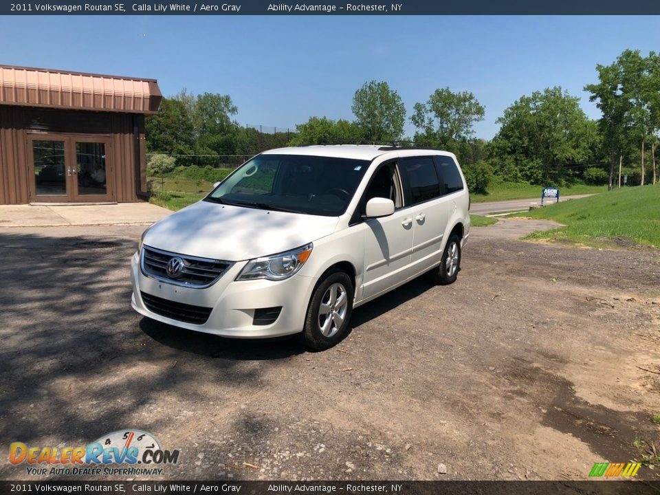 2011 Volkswagen Routan SE Calla Lily White / Aero Gray Photo #5