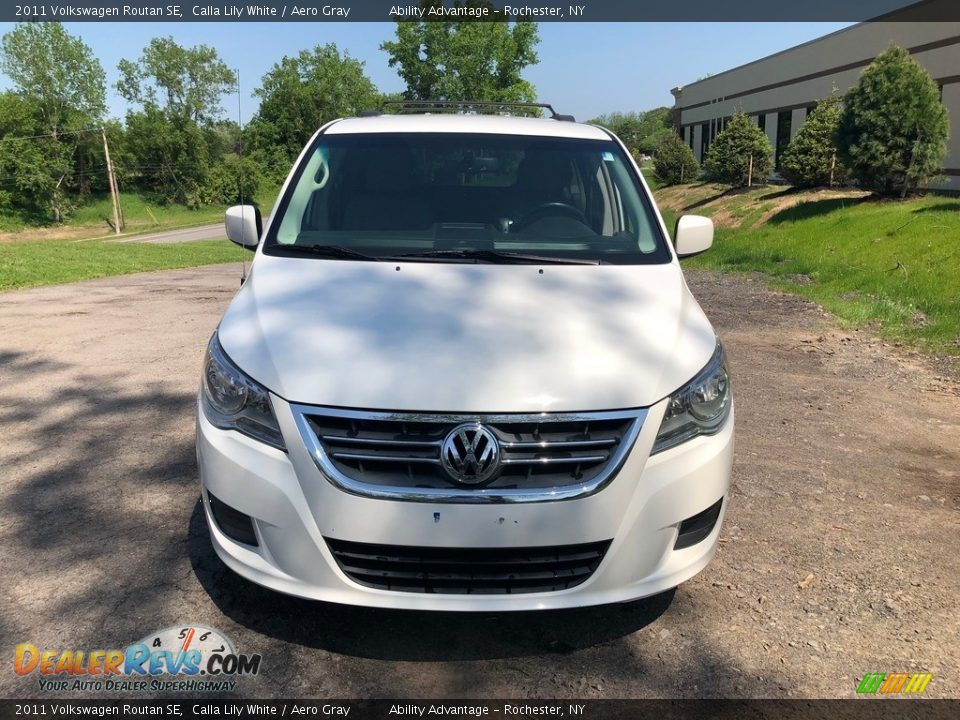 2011 Volkswagen Routan SE Calla Lily White / Aero Gray Photo #6