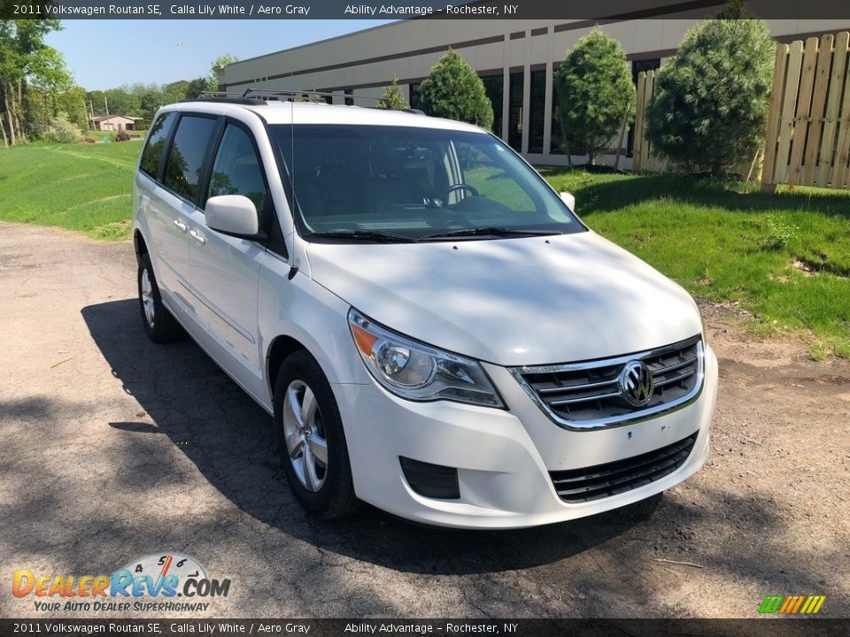 2011 Volkswagen Routan SE Calla Lily White / Aero Gray Photo #7