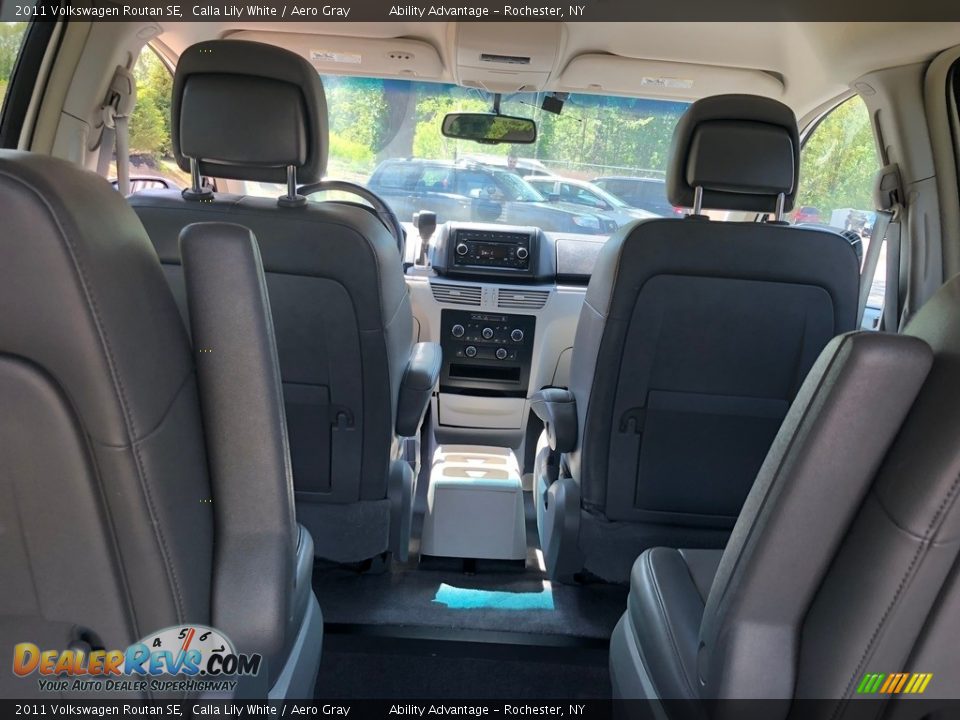 2011 Volkswagen Routan SE Calla Lily White / Aero Gray Photo #16
