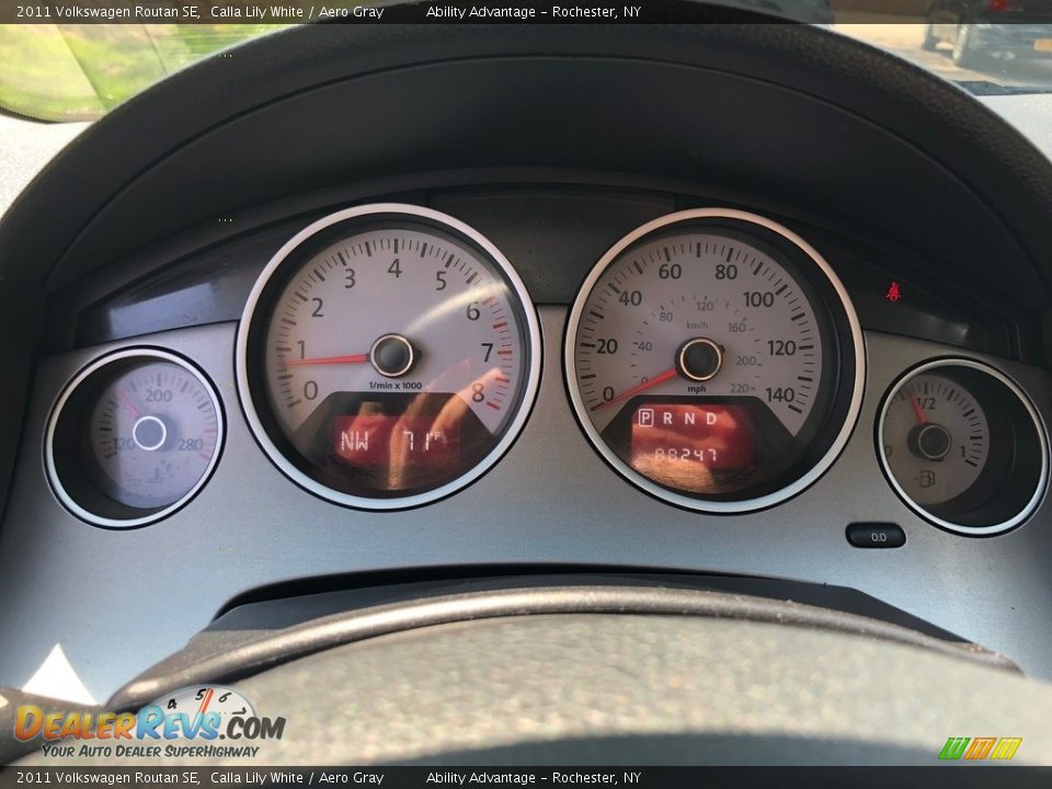 2011 Volkswagen Routan SE Calla Lily White / Aero Gray Photo #29