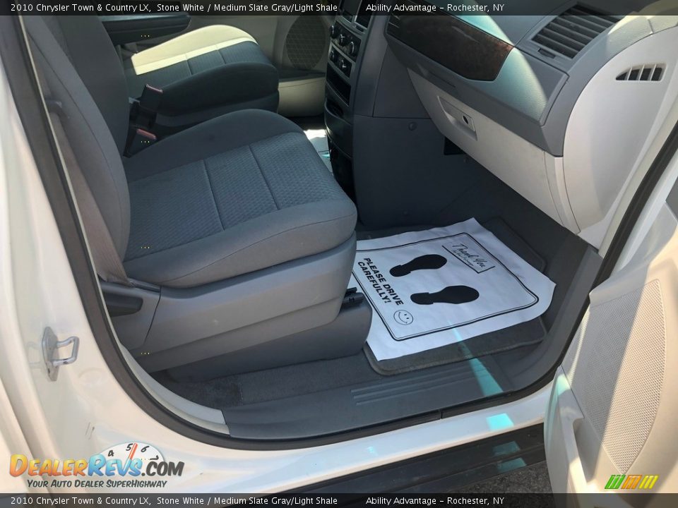 2010 Chrysler Town & Country LX Stone White / Medium Slate Gray/Light Shale Photo #25