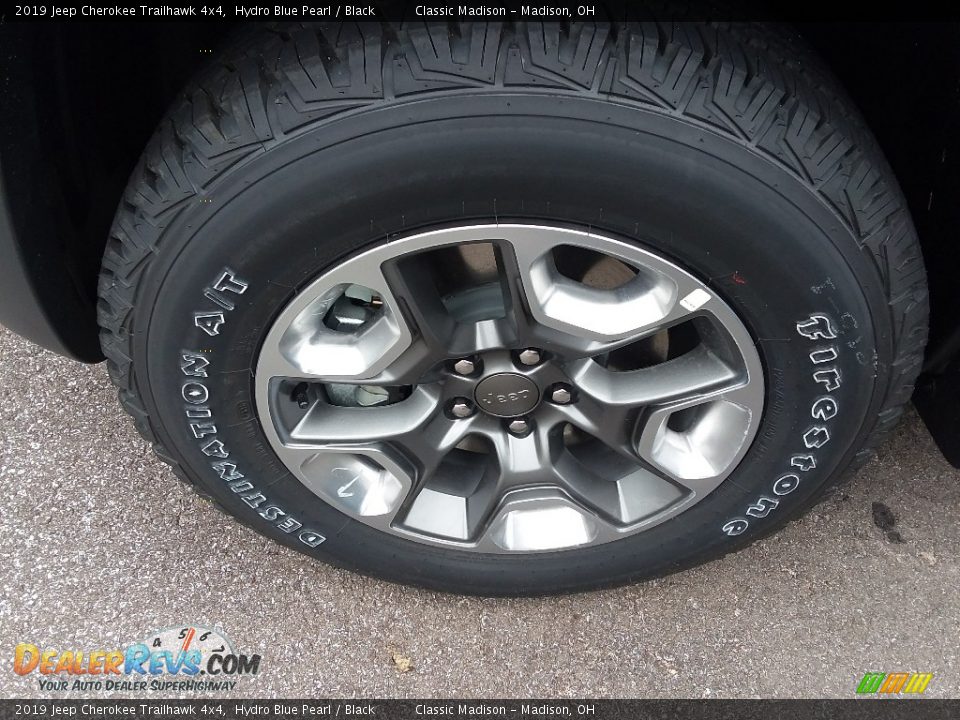 2019 Jeep Cherokee Trailhawk 4x4 Hydro Blue Pearl / Black Photo #2