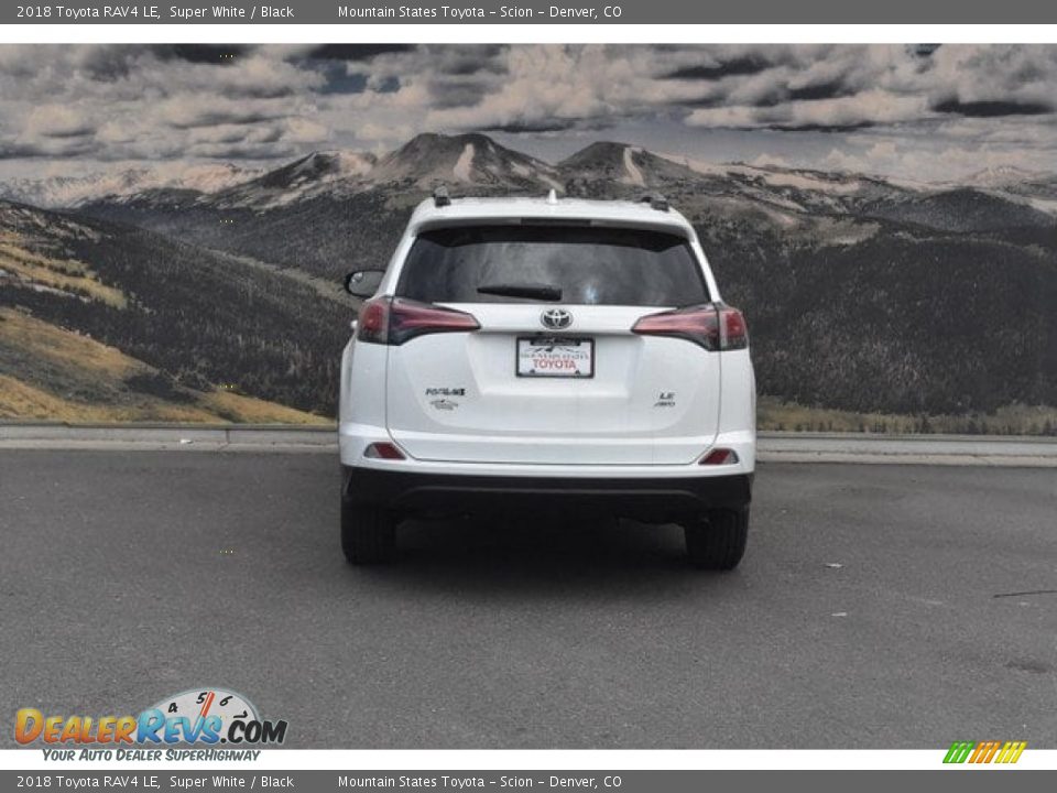 2018 Toyota RAV4 LE Super White / Black Photo #4