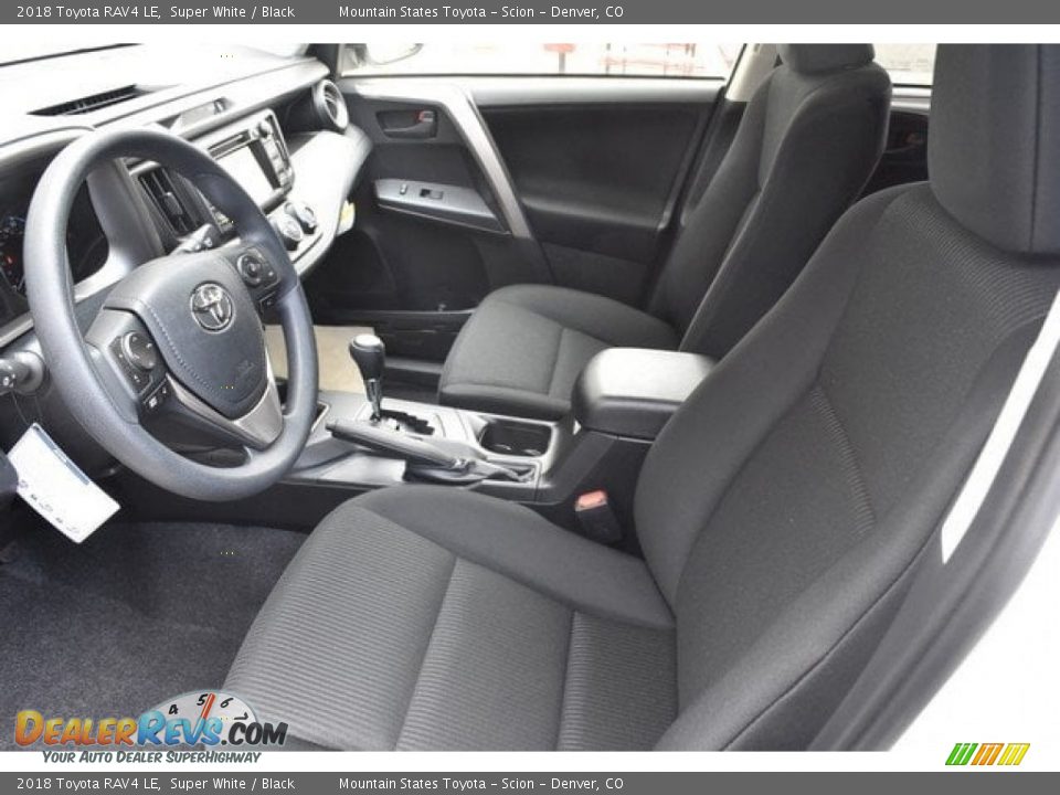 2018 Toyota RAV4 LE Super White / Black Photo #6
