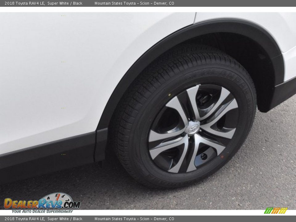 2018 Toyota RAV4 LE Super White / Black Photo #33