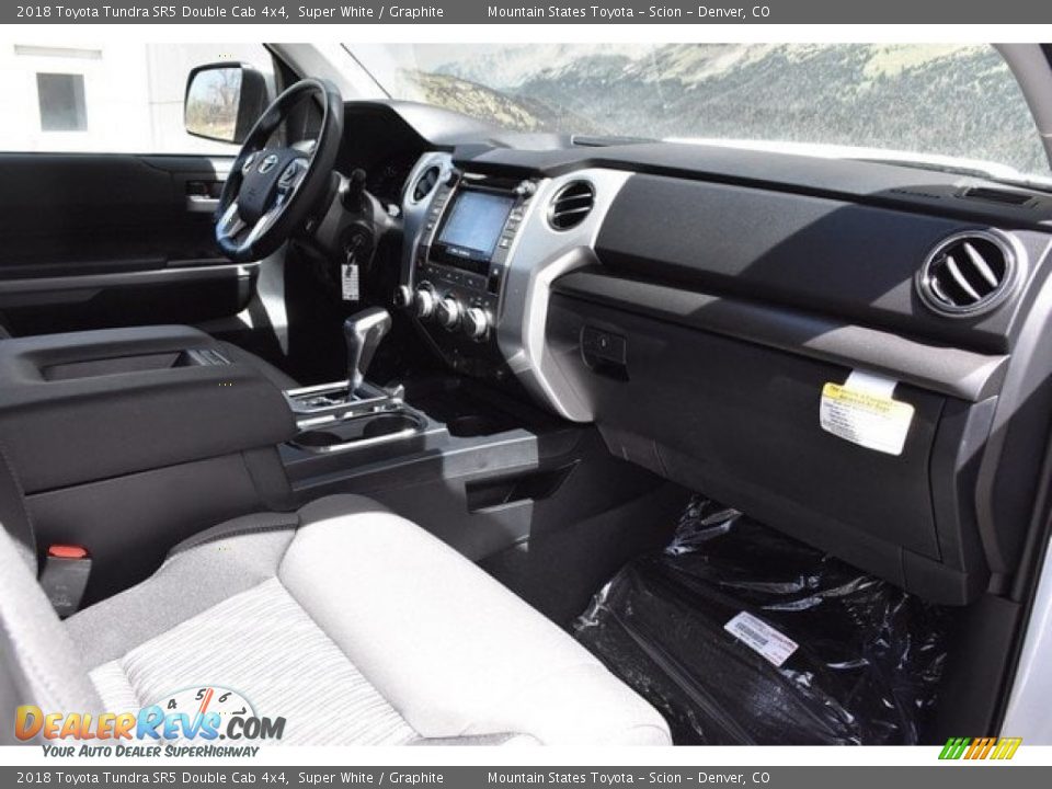 2018 Toyota Tundra SR5 Double Cab 4x4 Super White / Graphite Photo #10