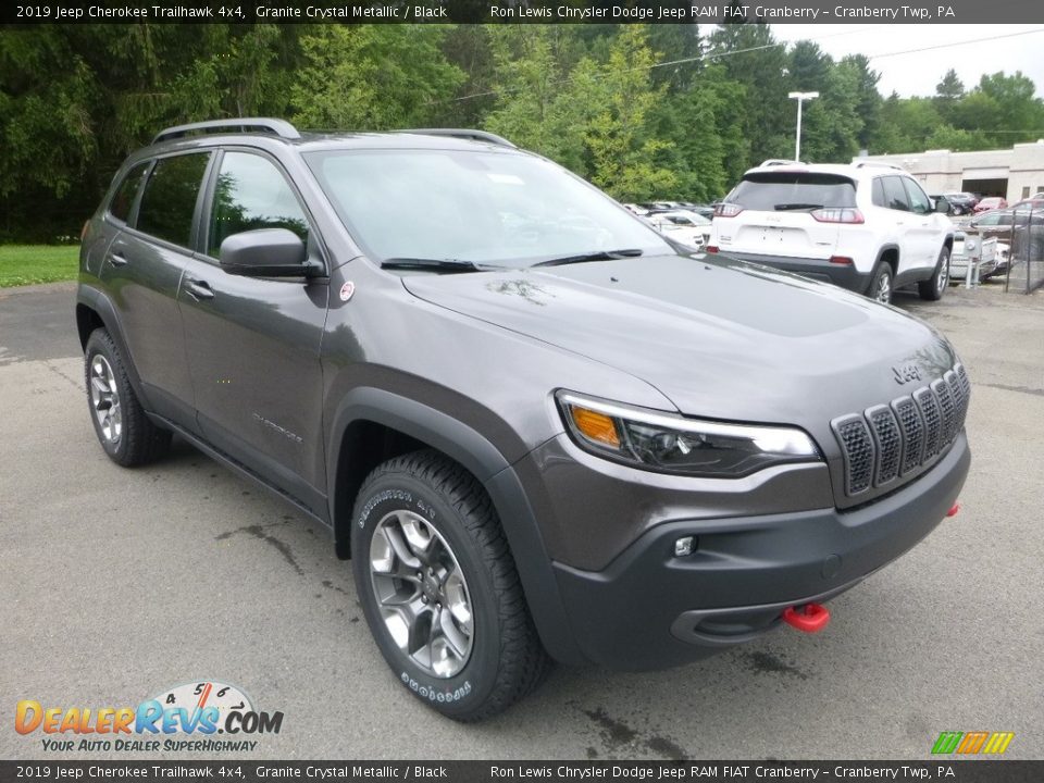Front 3/4 View of 2019 Jeep Cherokee Trailhawk 4x4 Photo #7