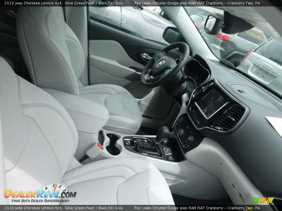 Front Seat of 2019 Jeep Cherokee Limited 4x4 Photo #9