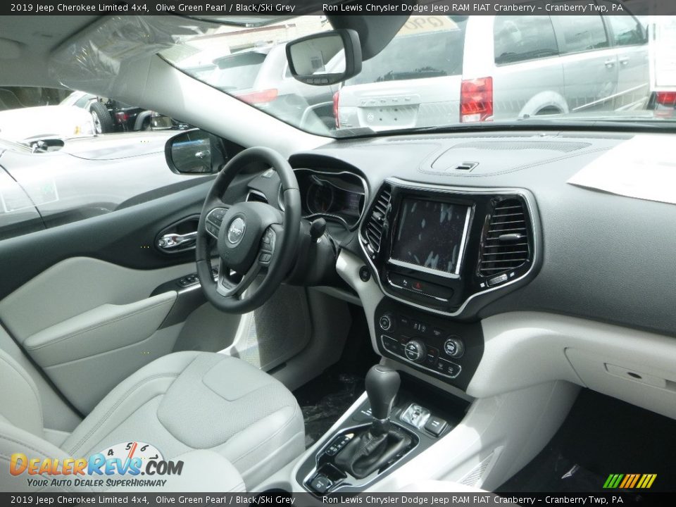 Dashboard of 2019 Jeep Cherokee Limited 4x4 Photo #10