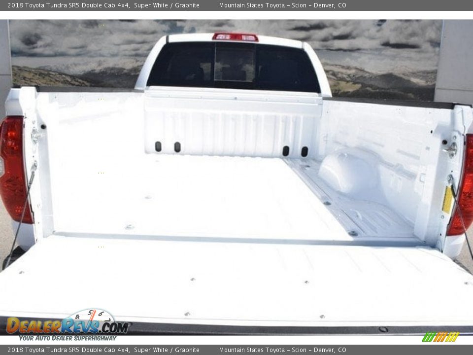 2018 Toyota Tundra SR5 Double Cab 4x4 Super White / Graphite Photo #30