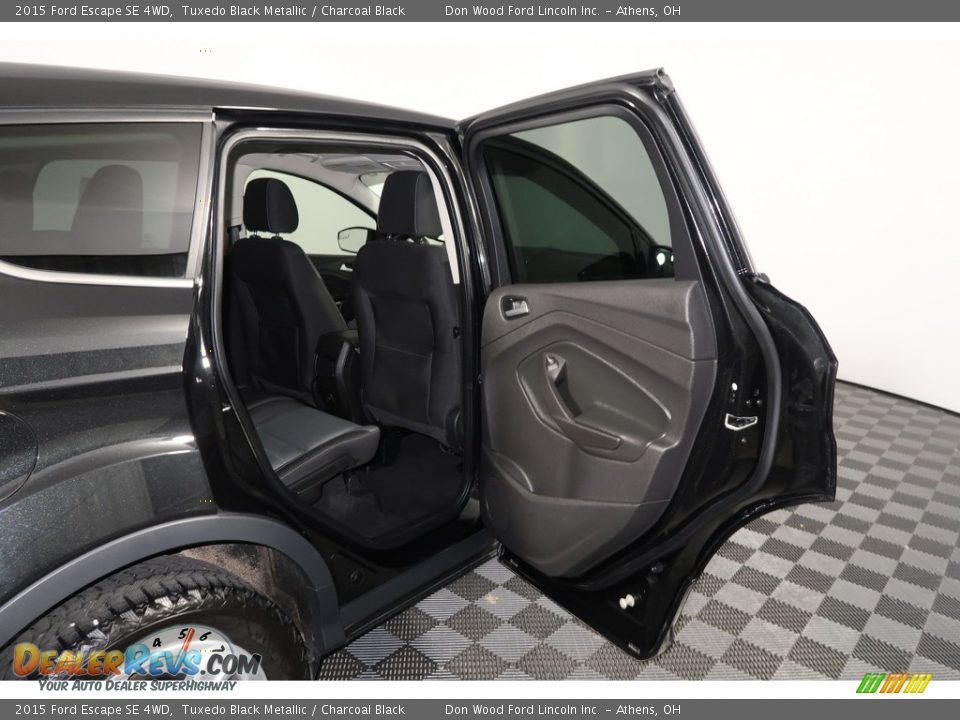 2015 Ford Escape SE 4WD Tuxedo Black Metallic / Charcoal Black Photo #28