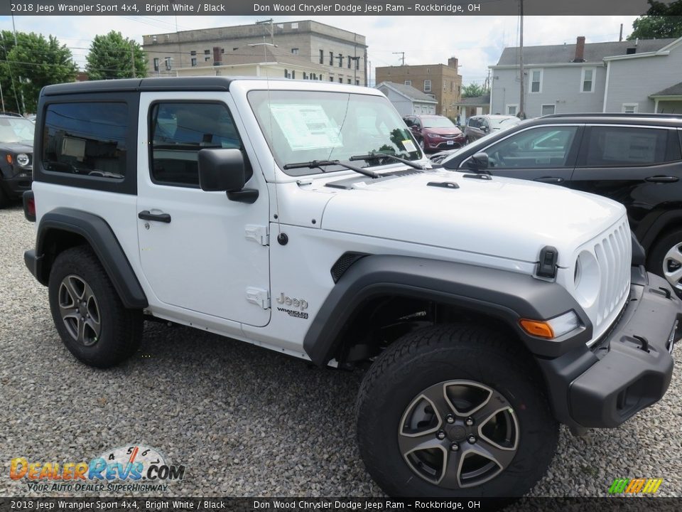 Front 3/4 View of 2018 Jeep Wrangler Sport 4x4 Photo #5