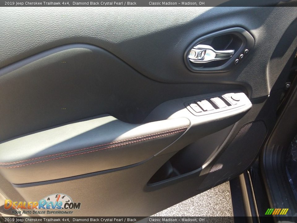 2019 Jeep Cherokee Trailhawk 4x4 Diamond Black Crystal Pearl / Black Photo #3