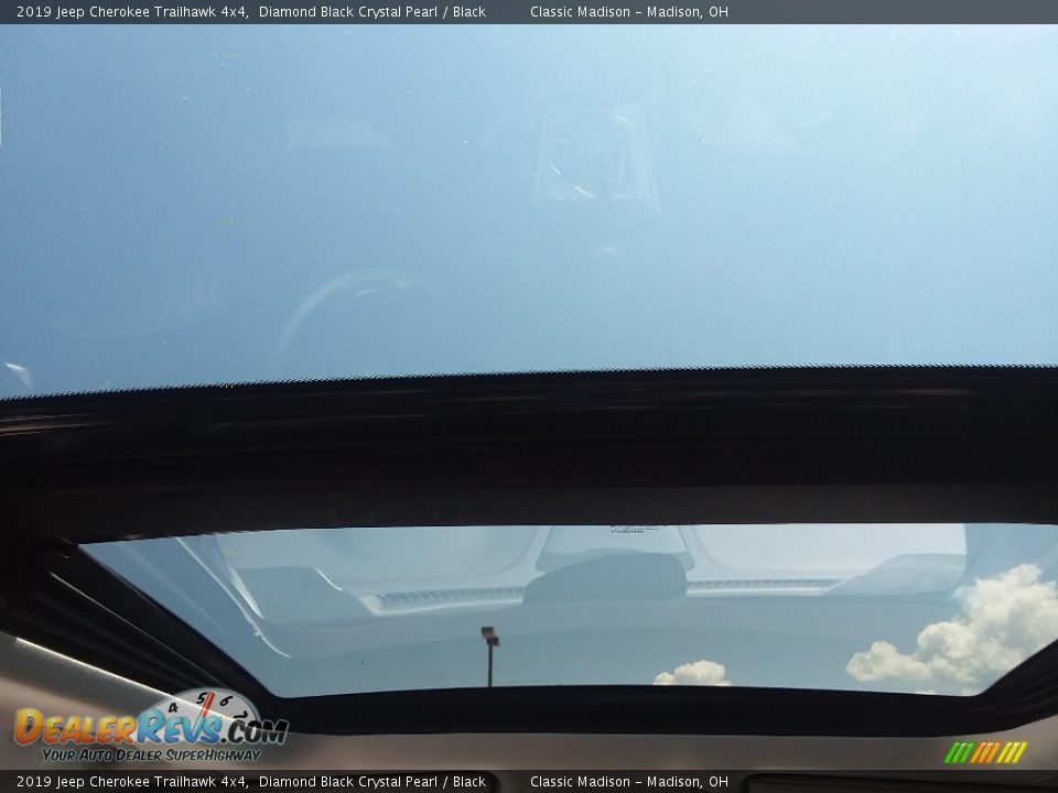 2019 Jeep Cherokee Trailhawk 4x4 Diamond Black Crystal Pearl / Black Photo #5