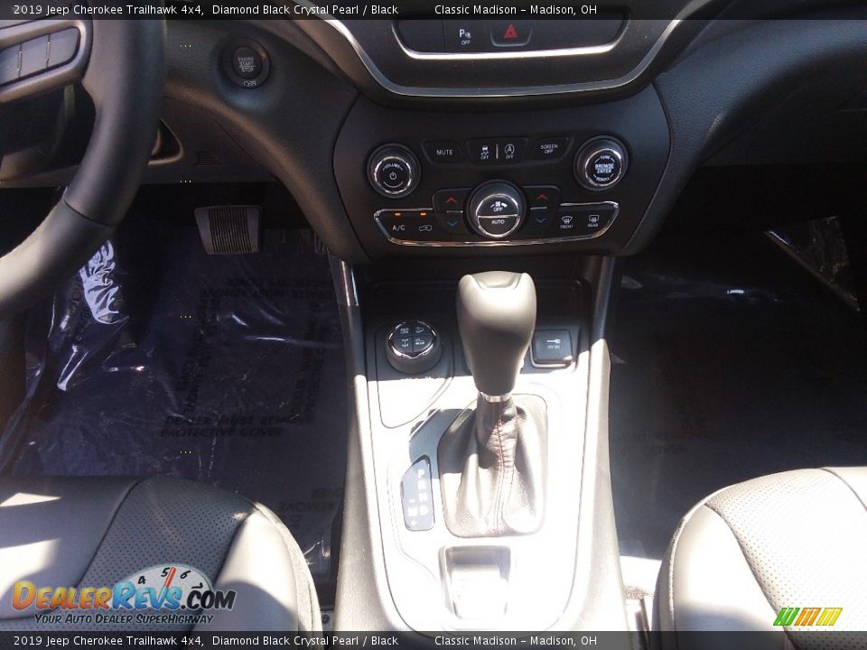 2019 Jeep Cherokee Trailhawk 4x4 Diamond Black Crystal Pearl / Black Photo #8
