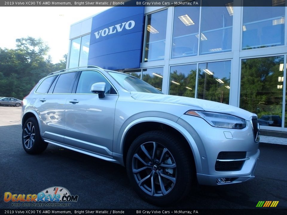 Front 3/4 View of 2019 Volvo XC90 T6 AWD Momentum Photo #1