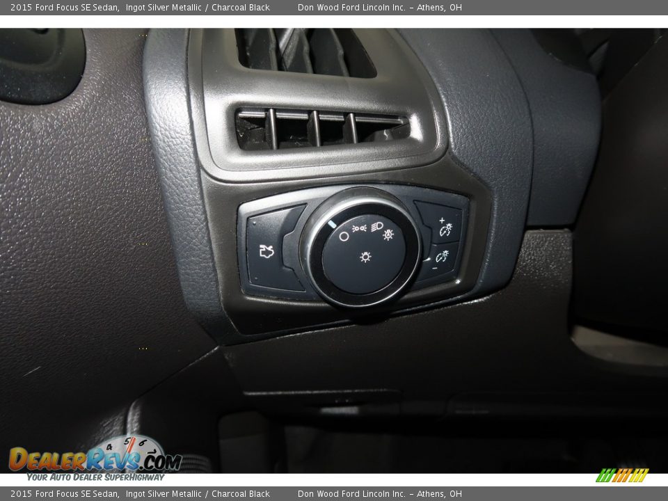 2015 Ford Focus SE Sedan Ingot Silver Metallic / Charcoal Black Photo #34