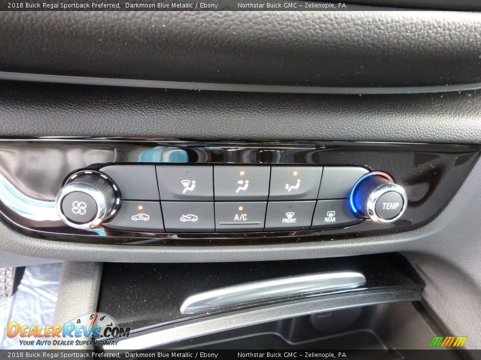 Controls of 2018 Buick Regal Sportback Preferred Photo #19