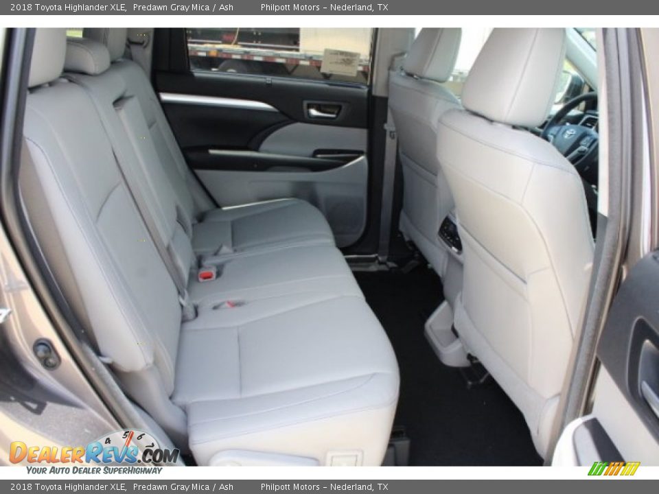 2018 Toyota Highlander XLE Predawn Gray Mica / Ash Photo #32