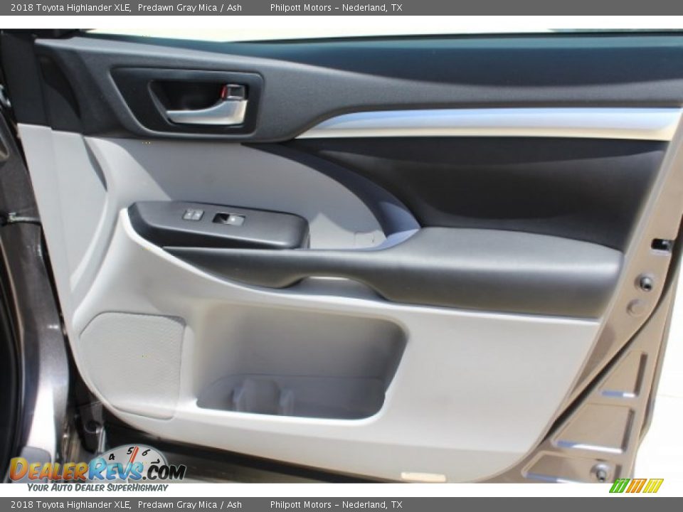 2018 Toyota Highlander XLE Predawn Gray Mica / Ash Photo #33