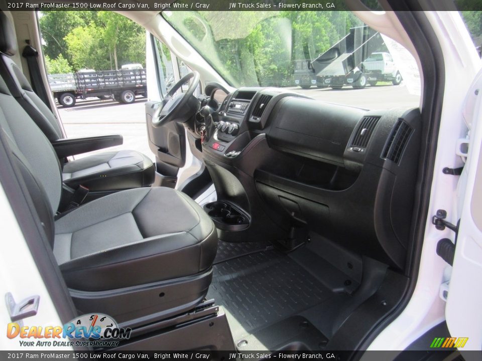 2017 Ram ProMaster 1500 Low Roof Cargo Van Bright White / Gray Photo #21
