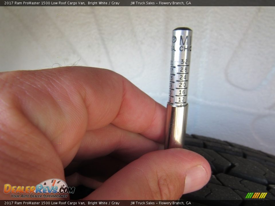 2017 Ram ProMaster 1500 Low Roof Cargo Van Bright White / Gray Photo #31