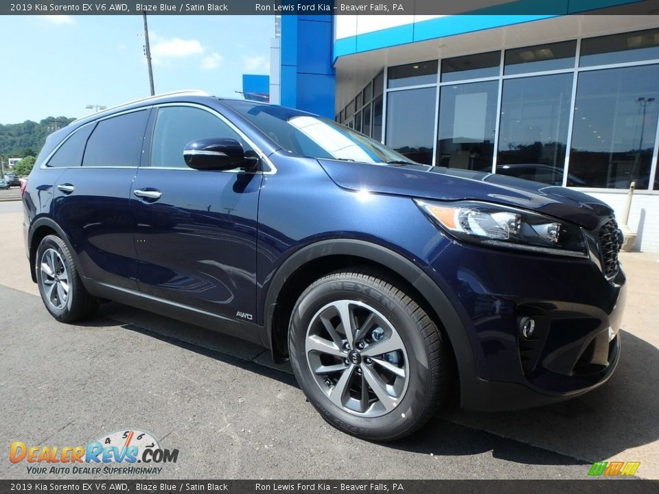 Front 3/4 View of 2019 Kia Sorento EX V6 AWD Photo #9