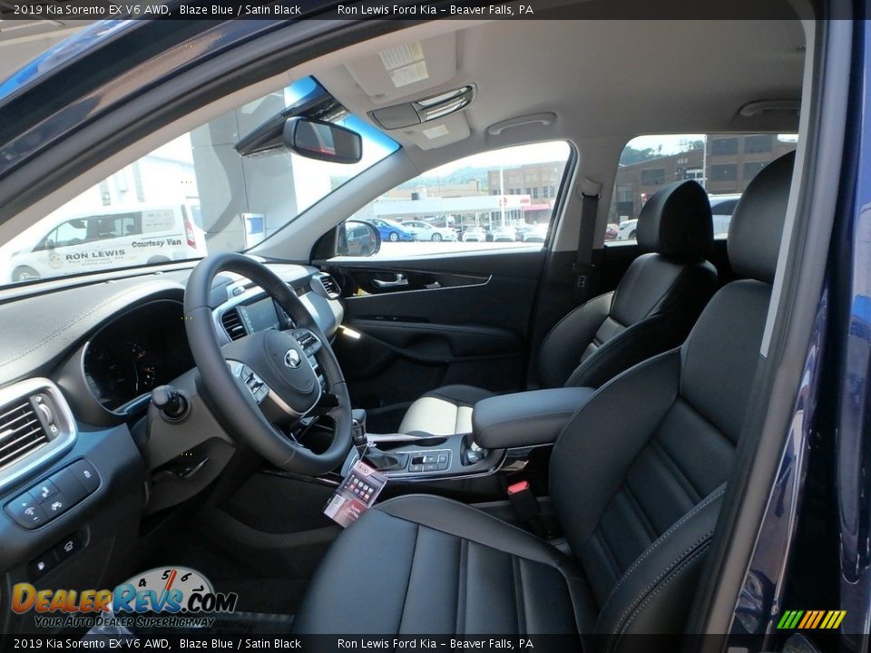 Front Seat of 2019 Kia Sorento EX V6 AWD Photo #10