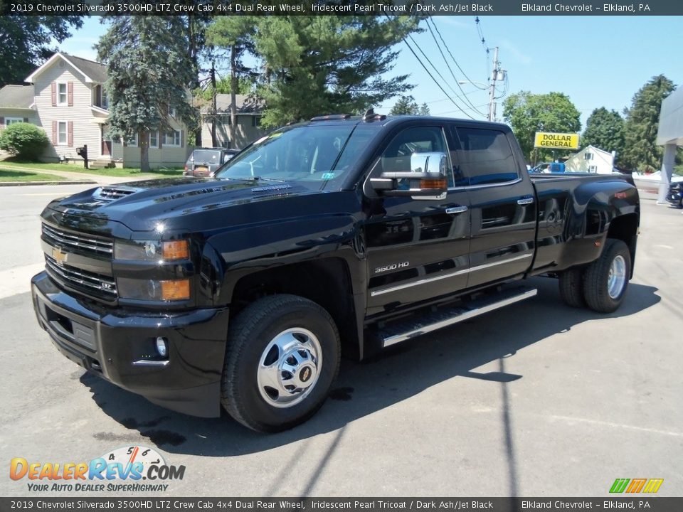 Front 3/4 View of 2019 Chevrolet Silverado 3500HD LTZ Crew Cab 4x4 Dual Rear Wheel Photo #1