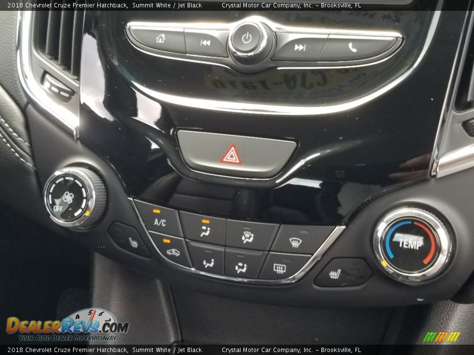 Controls of 2018 Chevrolet Cruze Premier Hatchback Photo #16