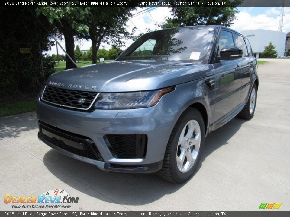 Front 3/4 View of 2018 Land Rover Range Rover Sport HSE Photo #10