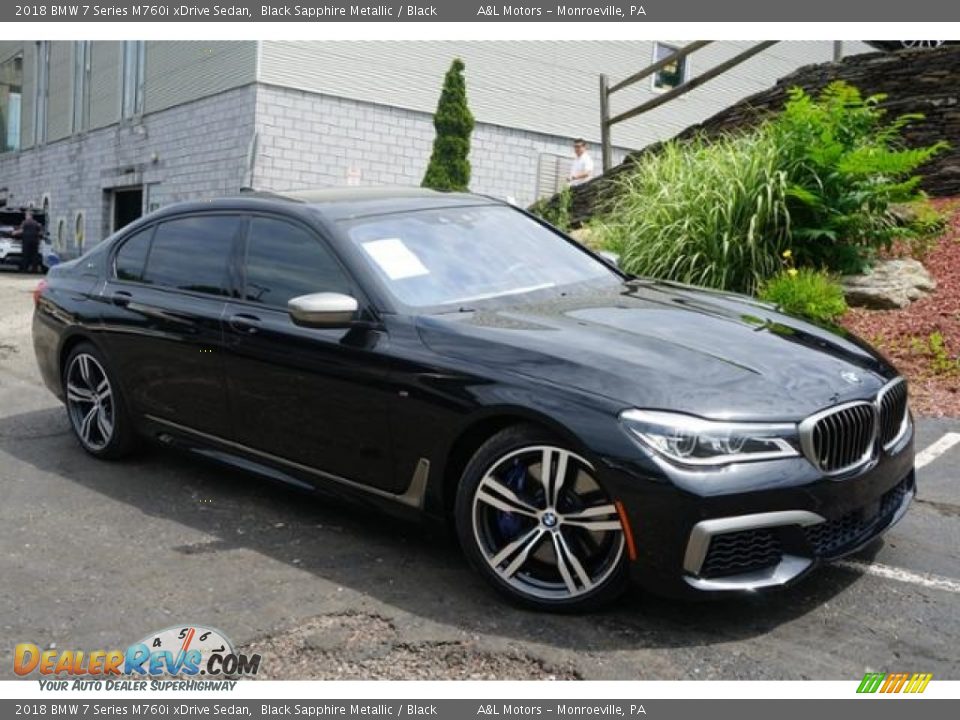 Front 3/4 View of 2018 BMW 7 Series M760i xDrive Sedan Photo #1