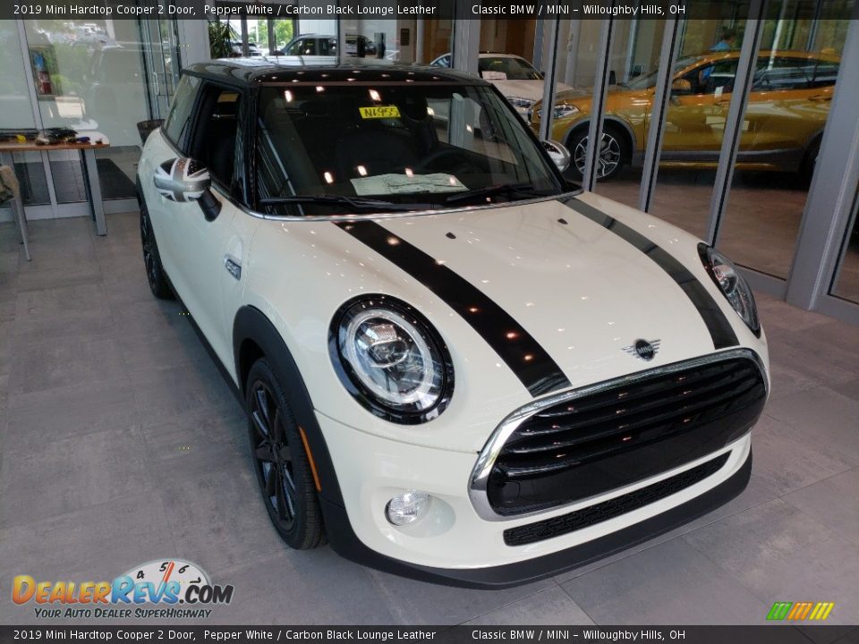 2019 Mini Hardtop Cooper 2 Door Pepper White / Carbon Black Lounge Leather Photo #1