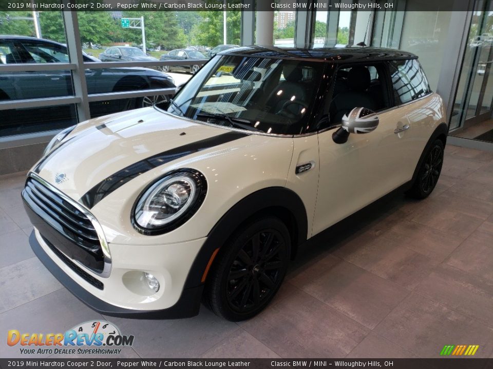 Front 3/4 View of 2019 Mini Hardtop Cooper 2 Door Photo #3