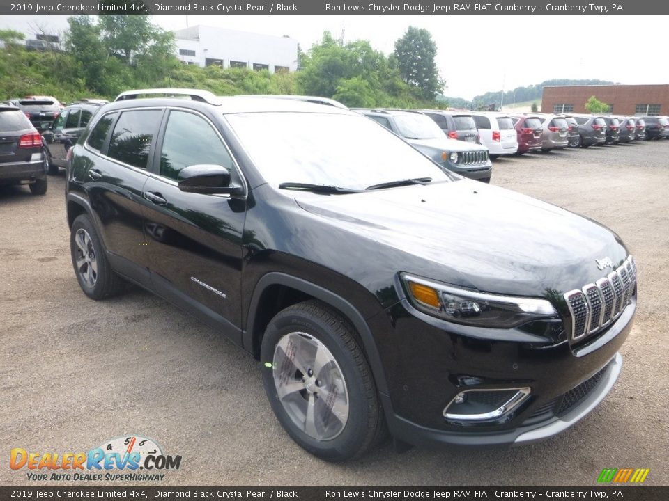Front 3/4 View of 2019 Jeep Cherokee Limited 4x4 Photo #7