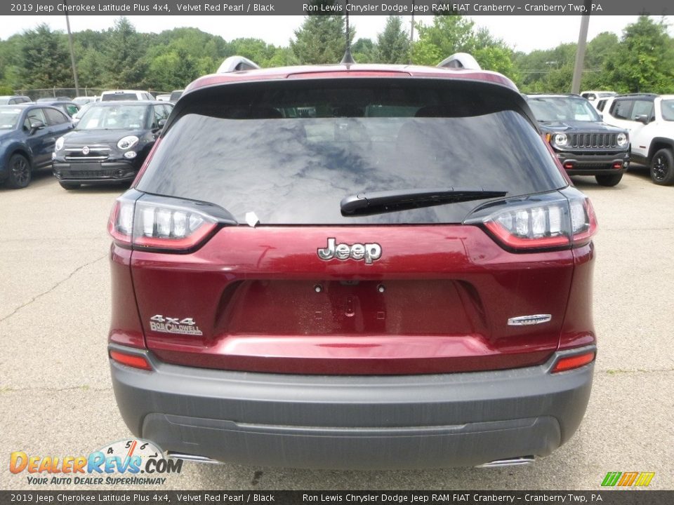 2019 Jeep Cherokee Latitude Plus 4x4 Velvet Red Pearl / Black Photo #4