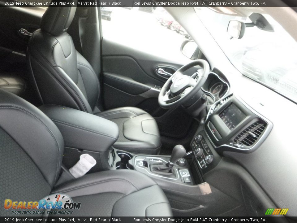 2019 Jeep Cherokee Latitude Plus 4x4 Velvet Red Pearl / Black Photo #10