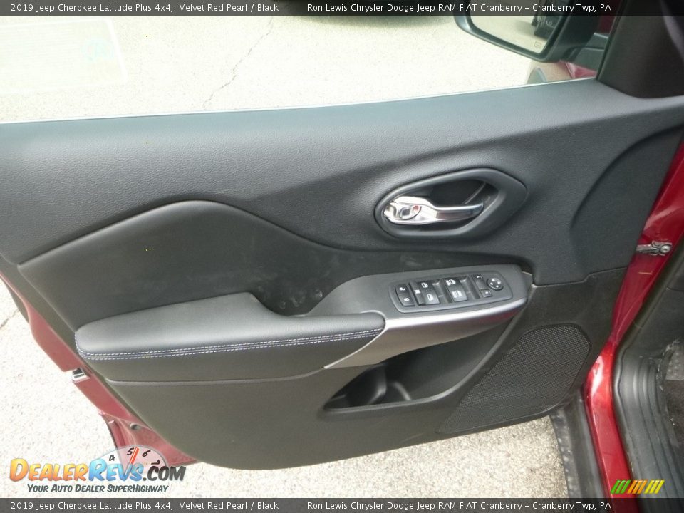 2019 Jeep Cherokee Latitude Plus 4x4 Velvet Red Pearl / Black Photo #12