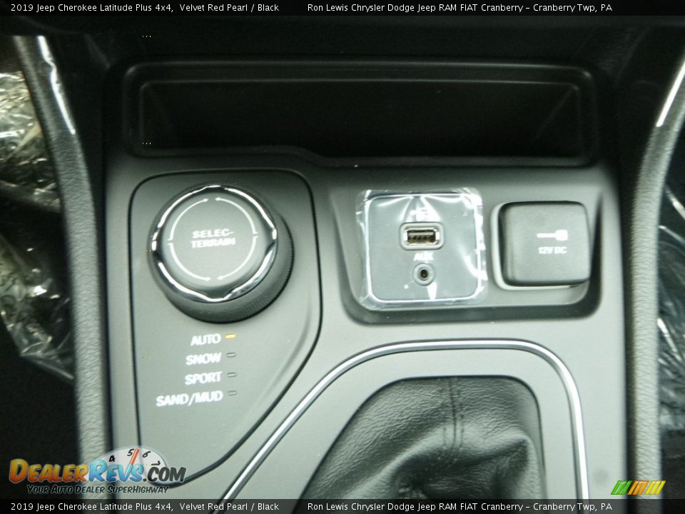 2019 Jeep Cherokee Latitude Plus 4x4 Velvet Red Pearl / Black Photo #20