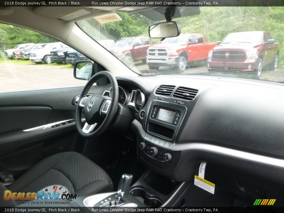 2018 Dodge Journey SE Pitch Black / Black Photo #11
