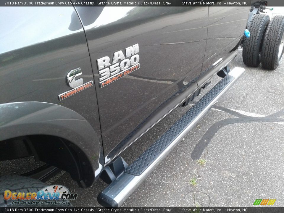2018 Ram 3500 Tradesman Crew Cab 4x4 Chassis Granite Crystal Metallic / Black/Diesel Gray Photo #23
