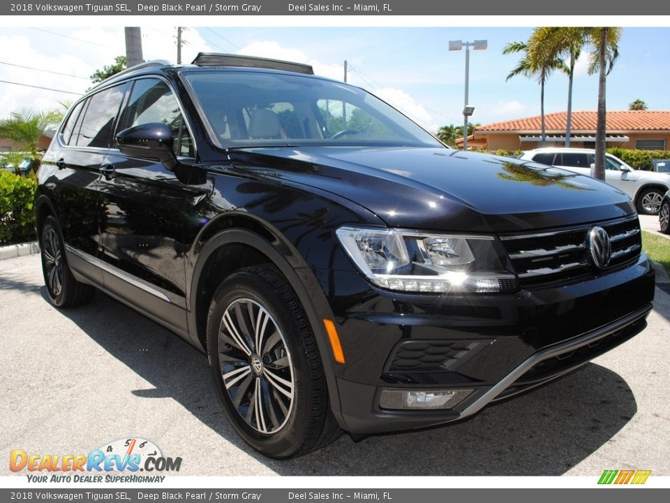 Front 3/4 View of 2018 Volkswagen Tiguan SEL Photo #2