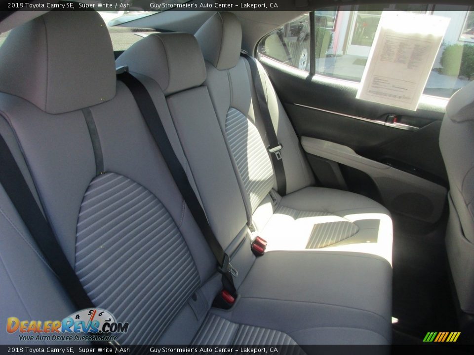 2018 Toyota Camry SE Super White / Ash Photo #8