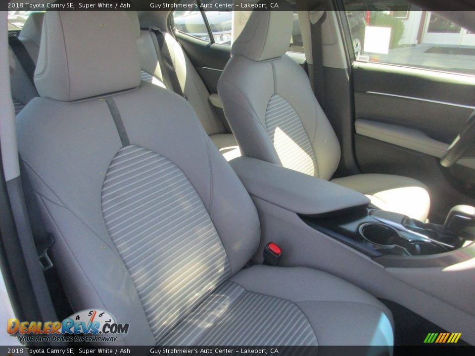 2018 Toyota Camry SE Super White / Ash Photo #9