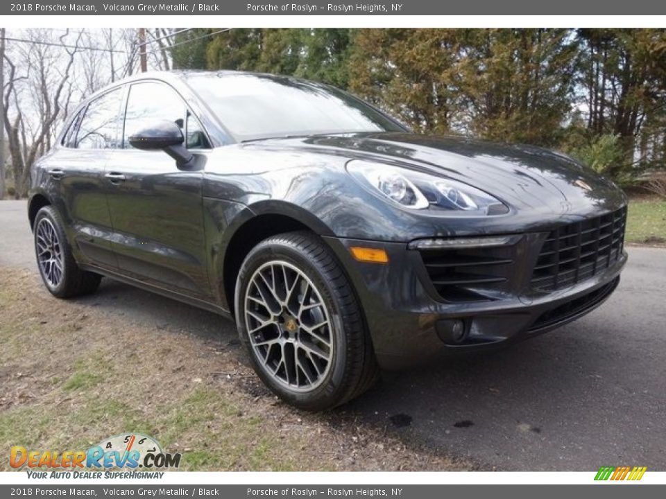 2018 Porsche Macan Volcano Grey Metallic / Black Photo #1