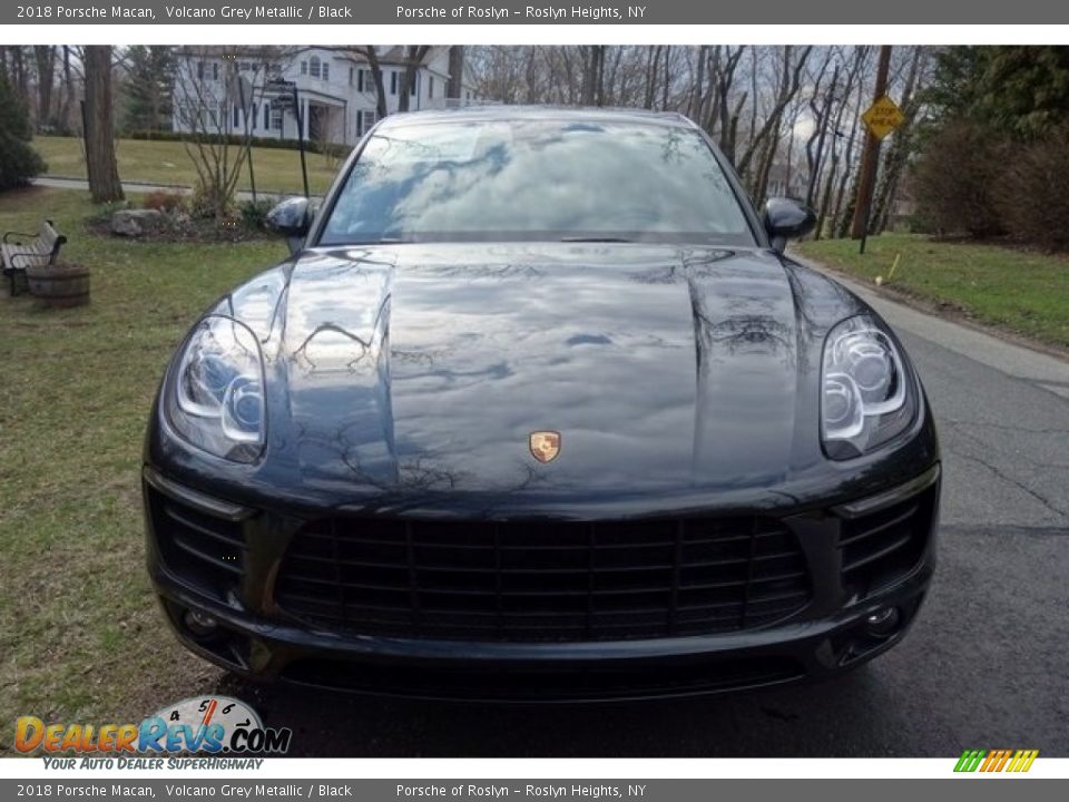2018 Porsche Macan Volcano Grey Metallic / Black Photo #2