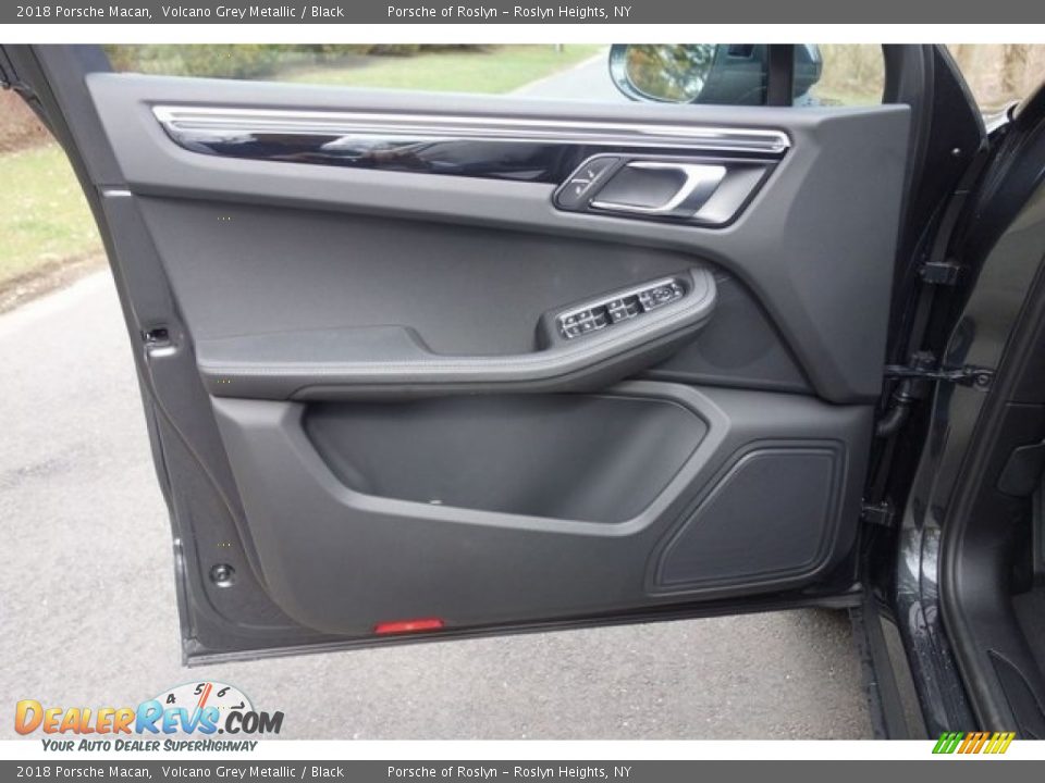 2018 Porsche Macan Volcano Grey Metallic / Black Photo #10