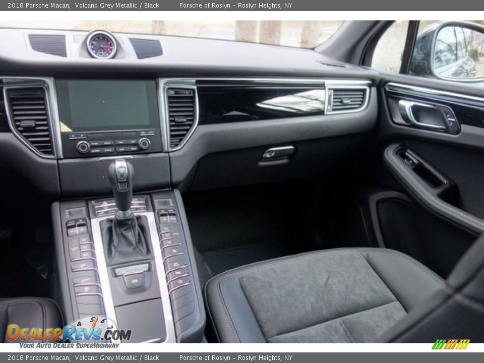 2018 Porsche Macan Volcano Grey Metallic / Black Photo #15