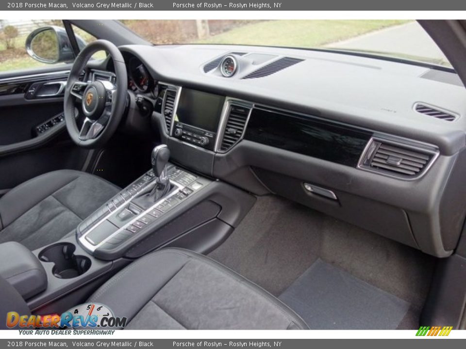 2018 Porsche Macan Volcano Grey Metallic / Black Photo #16